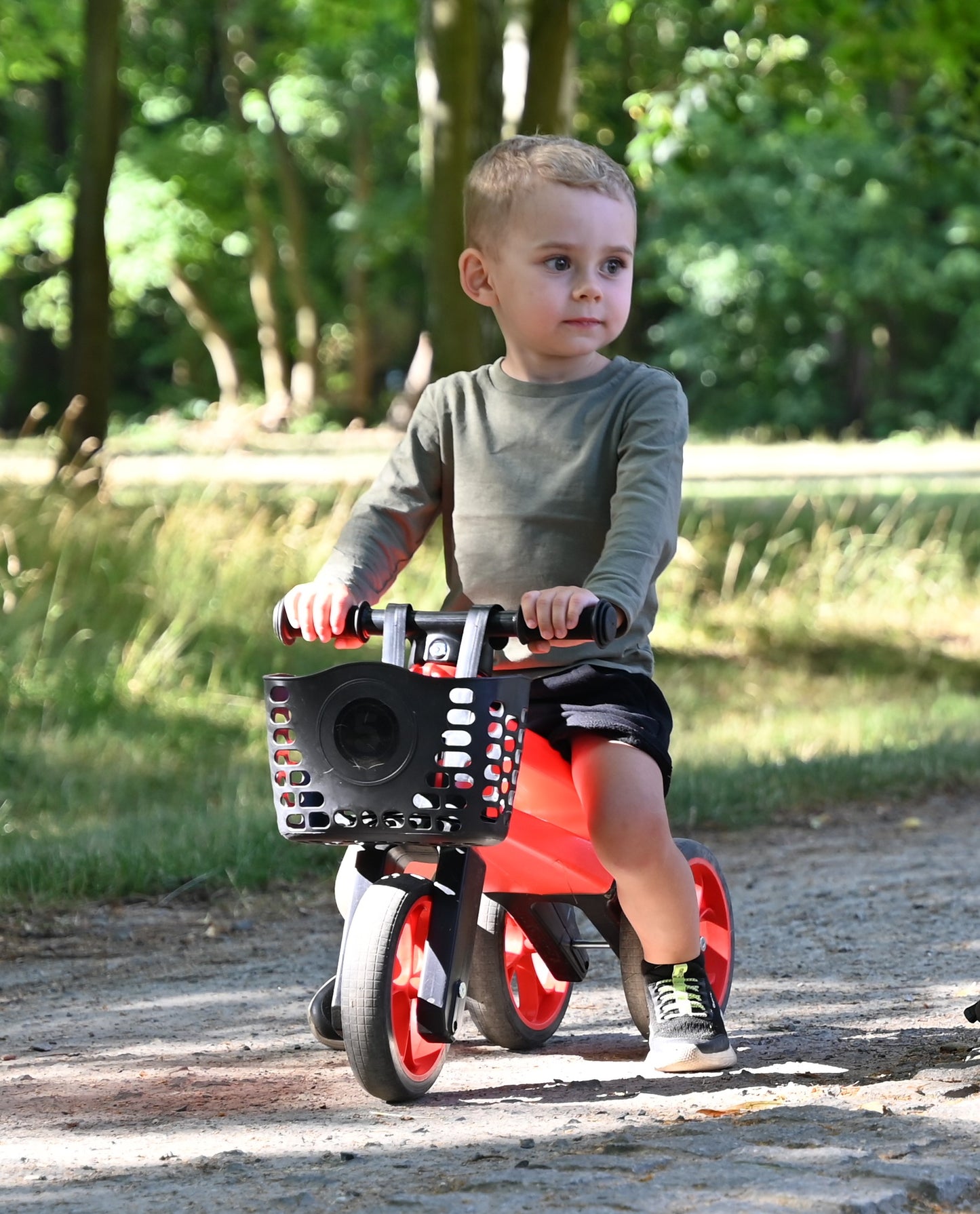 Bicicleta fara pedale cu cosulet pentru ghidon, 2 in 1, 18+ luni, pneuri si manere de cauciuc, 4 nivele de reglaj pe inaltime, Funny Wheels Rider SuperSport Sunset Orange/Black