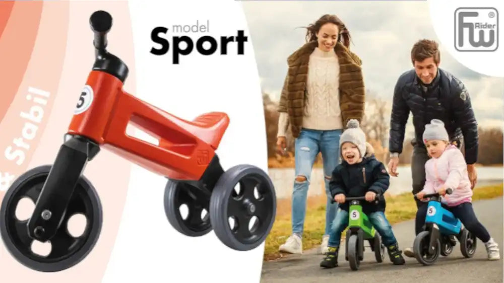 O bicicletă de echilibru roșie, cu trei roți, cu „Model Sport” tipărit pe ea.